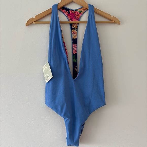 NWT Maaji Reversible Blue and Floral on Navy Deep Plunge High Leg 1 Pc. Swimsuit - Picture 6 of 10